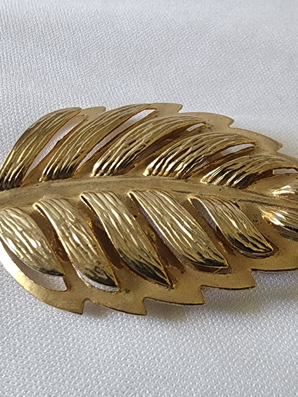 Gold Leaf Pin Brooch - Textured Sculpted Leaf